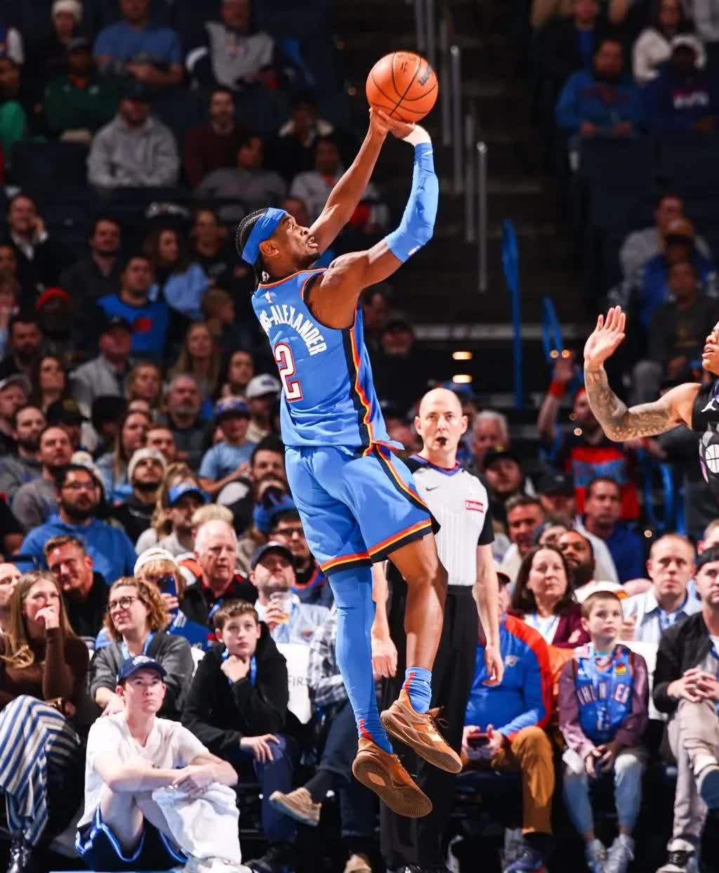 包含多伦多猛龙冲刺阶段篮板制胜，志在全明星赛名次提升，态度坚定，更衣室氛围转暖的词条