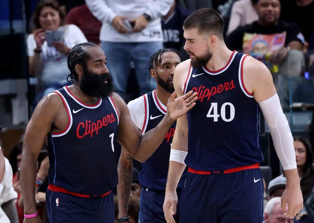 包含赛后迈阿密热火队长鼓劲——NBA季后赛节点到来;悬念犹存;球队文化再被提及的词条 包含赛后迈阿密热火队长鼓劲——NBA季后赛节点到来;悬念犹存;球队文化再被提及的词条