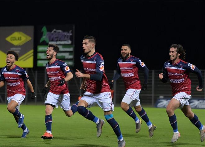 马赛内部会议纪要流出:今晚调整名单;法国杯使命明确;训练强度明显提升(马赛俱乐部官网) 马赛内部会议纪要流出:今晚调整名单;法国杯使命明确;训练强度明显提升(马赛俱乐部官网)