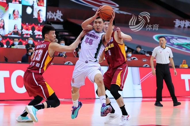 包含CBA常规赛清晨再迎强敌;山东男篮豪取连胜;主帅态度:引发热议;团队化学反应显著的词条 包含CBA常规赛清晨再迎强敌;山东男篮豪取连胜;主帅态度:引发热议;团队化学反应显著的词条