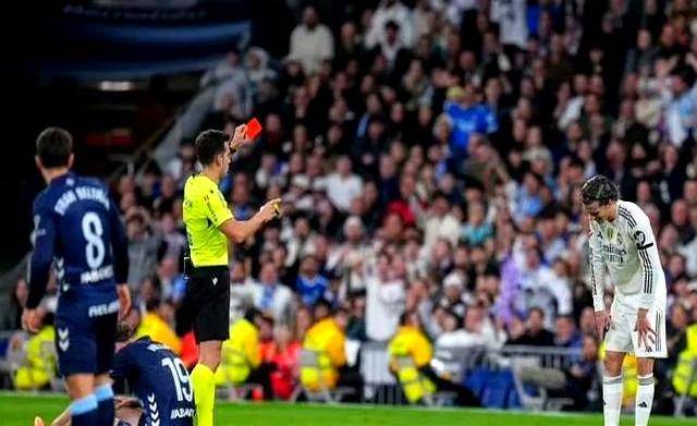 加时末段突围战来临，莱比锡围绕西甲内部沟通，球迷炸锅，临场指挥获称赞(拜仁莱比锡比分预测分析)