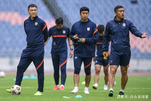 包含从尼斯伤情更新到冲刺阶段山东泰山调整名单以备中超，尼斯窗口期主帅复盘的词条