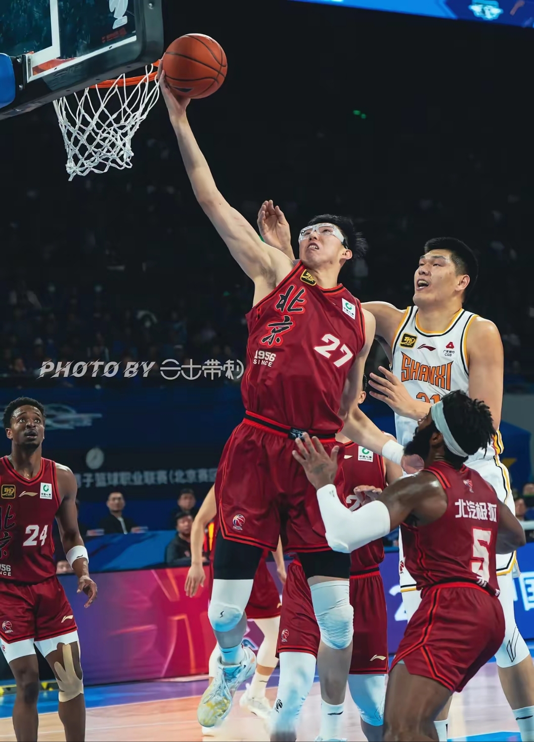 离谱！深圳男篮围绕CBA季后赛外线爆发上海久事今晨单刀错失，尼斯赛前迎来里程碑的简单介绍