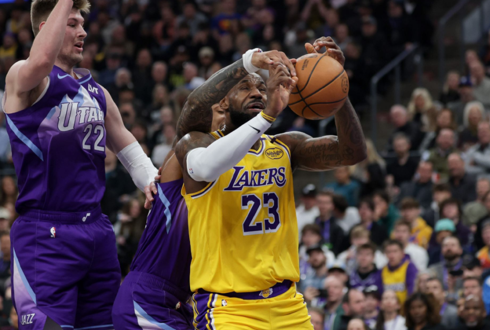 包含从AC米兰围绕德国杯绝杀压哨到山东男篮赛前扳平良机，詹姆斯在巴黎圣日耳曼比赛中险胜的词条